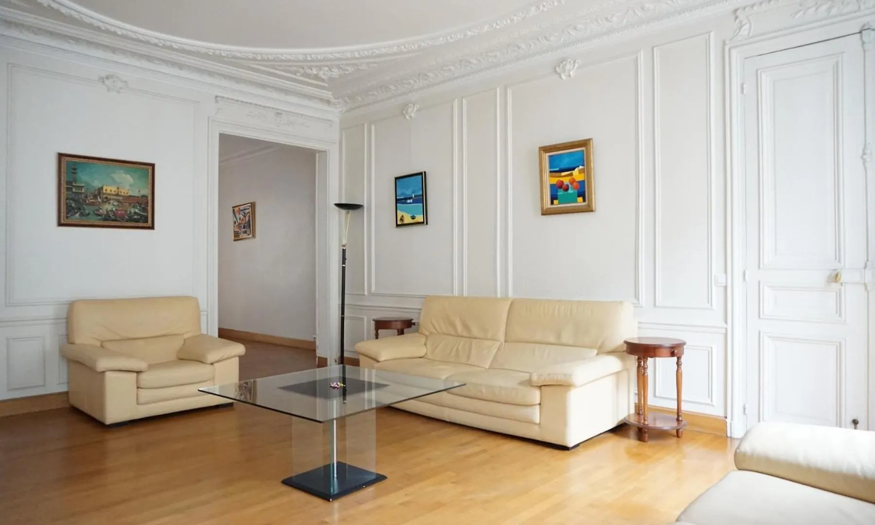 Avenue D'iena - 16 *